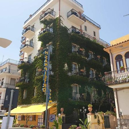 Hotel San Pietro Letojanni Esterno foto