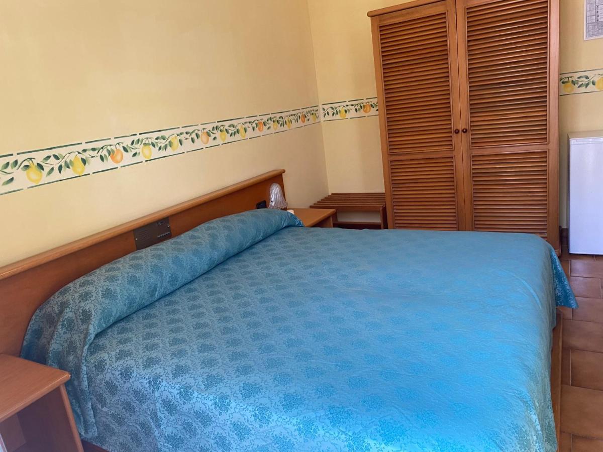 Hotel San Pietro Letojanni Esterno foto