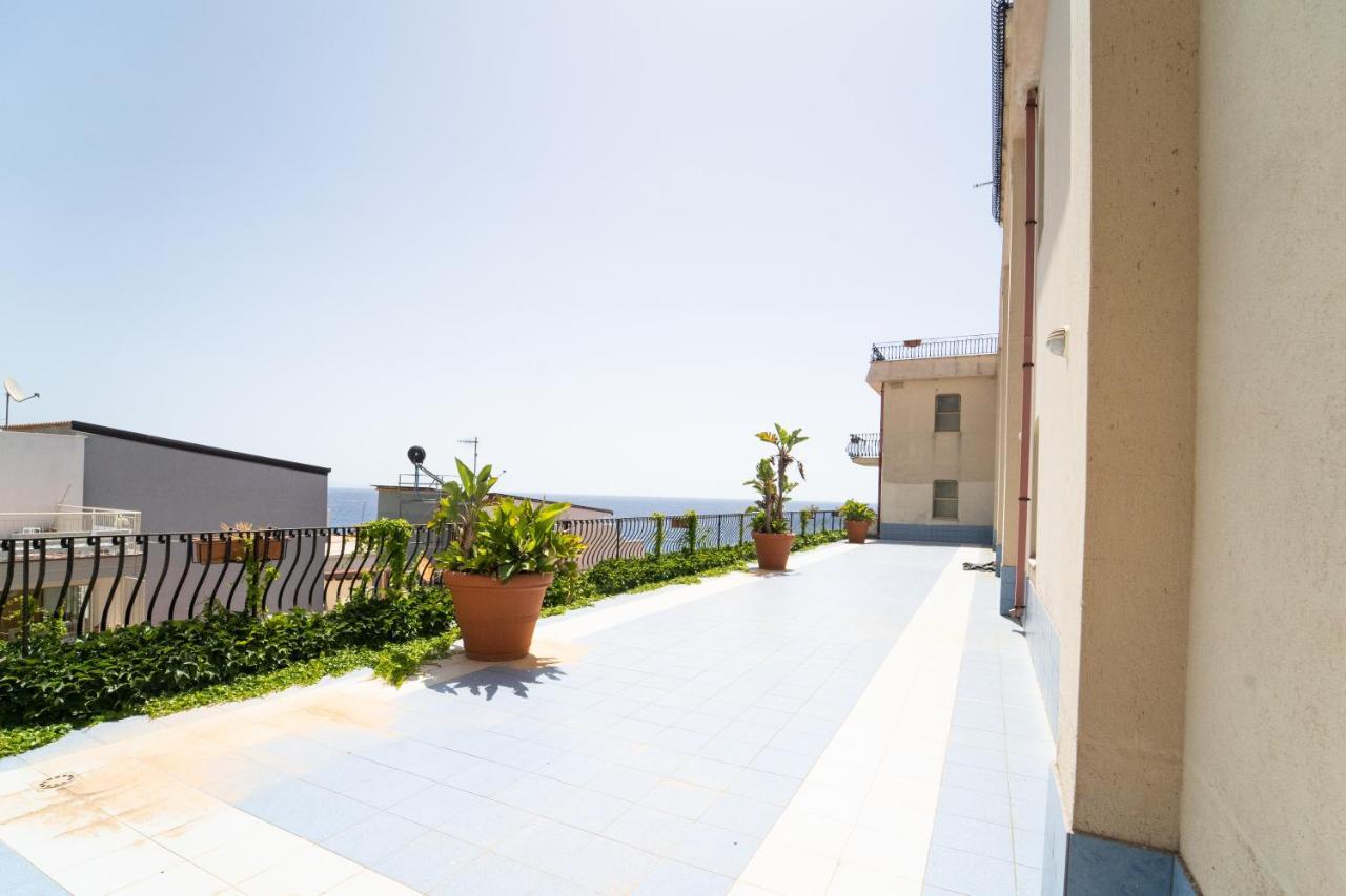 Hotel San Pietro Letojanni Esterno foto