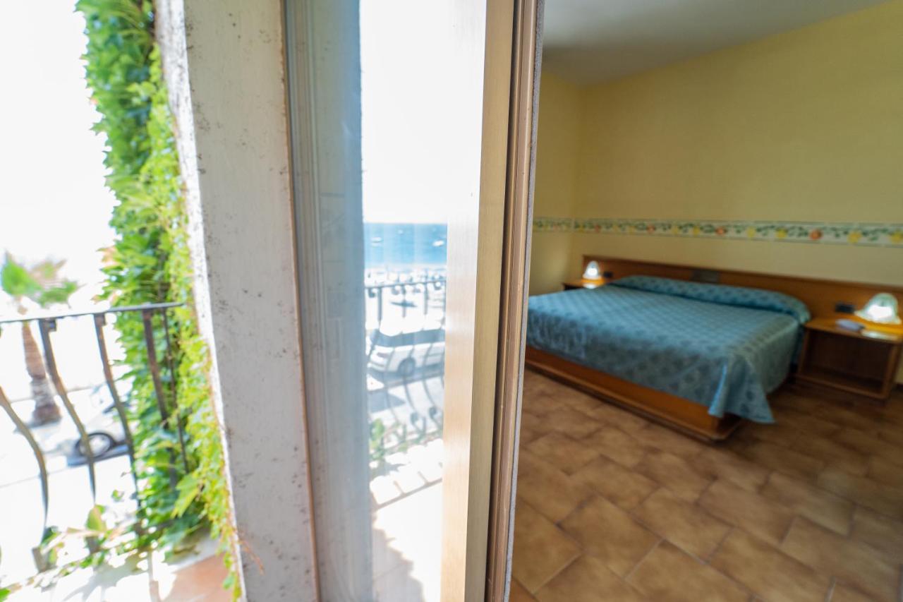 Hotel San Pietro Letojanni Esterno foto