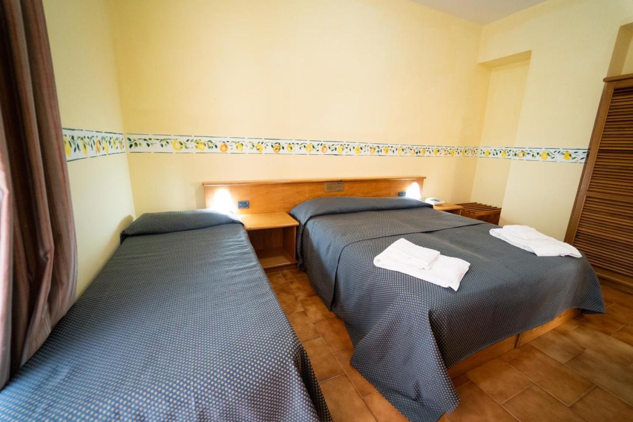 Hotel San Pietro Letojanni Esterno foto