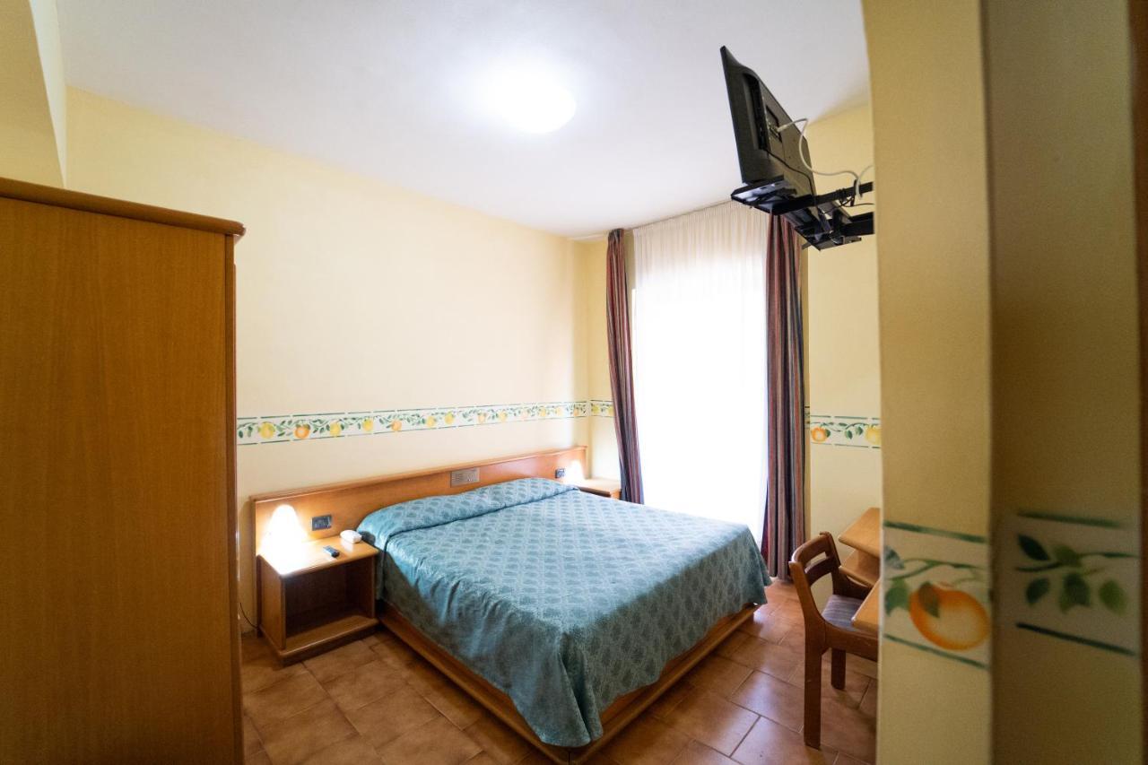Hotel San Pietro Letojanni Esterno foto