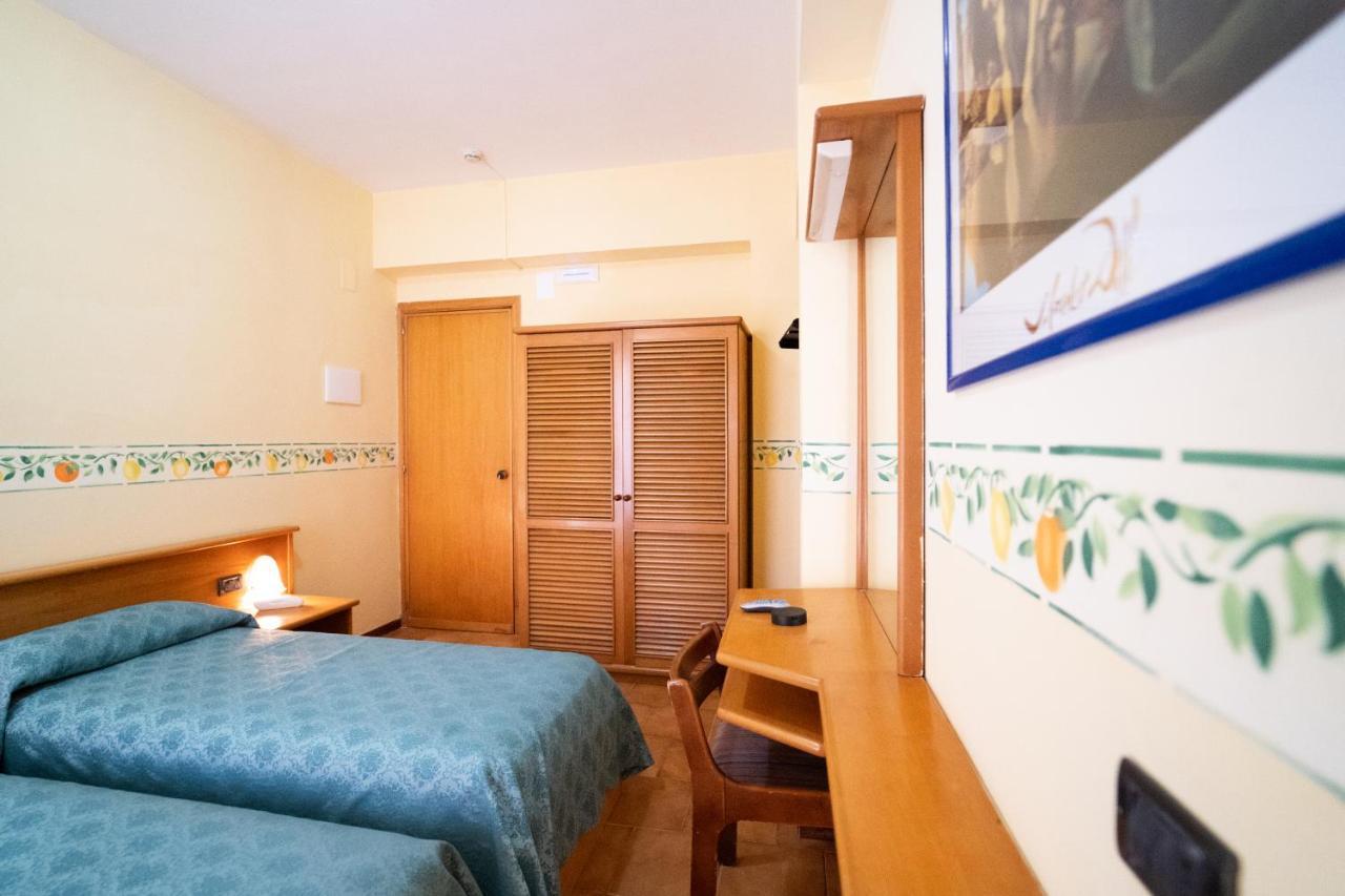 Hotel San Pietro Letojanni Esterno foto