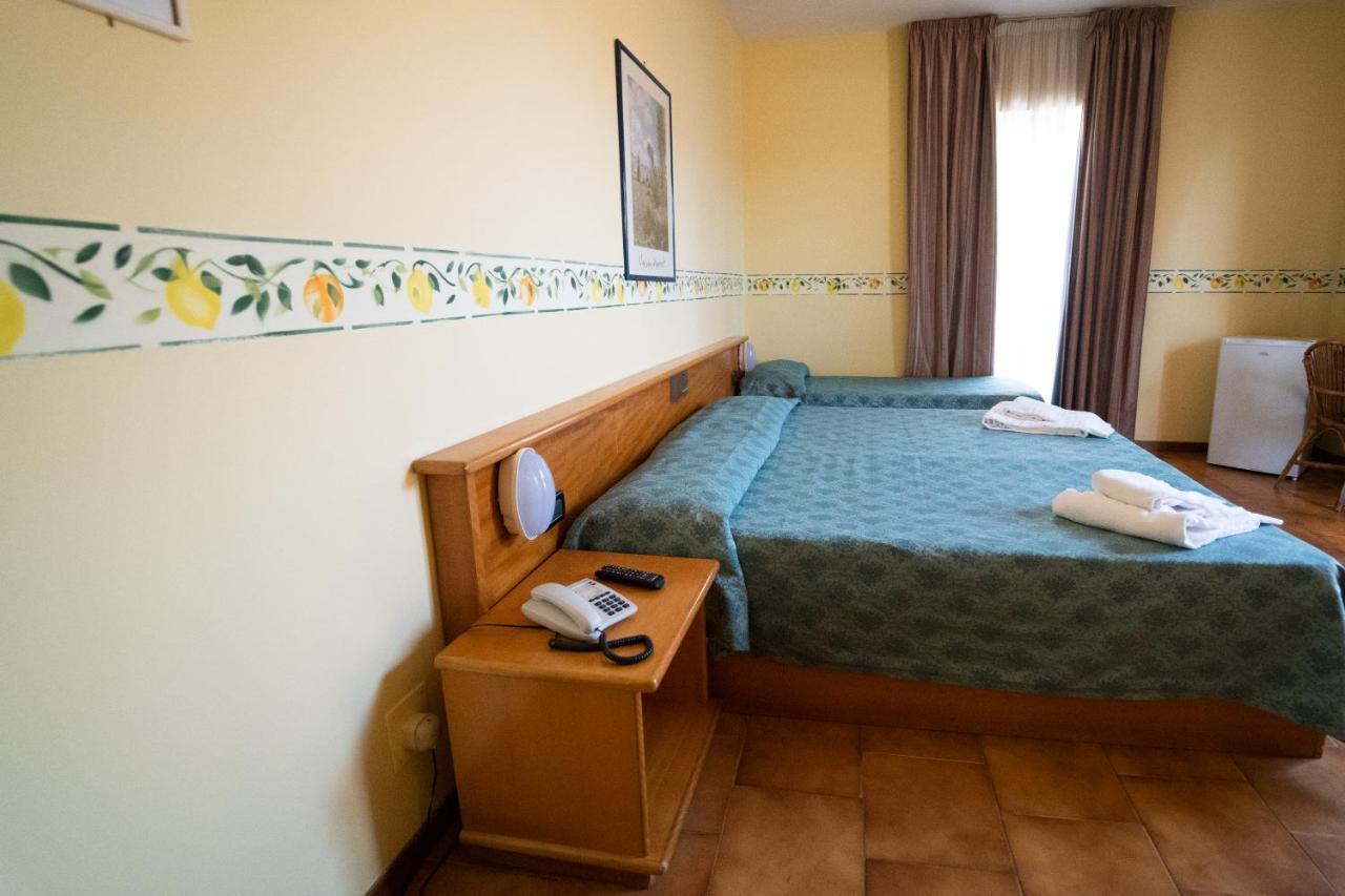 Hotel San Pietro Letojanni Esterno foto