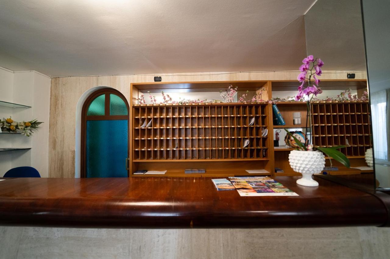 Hotel San Pietro Letojanni Esterno foto