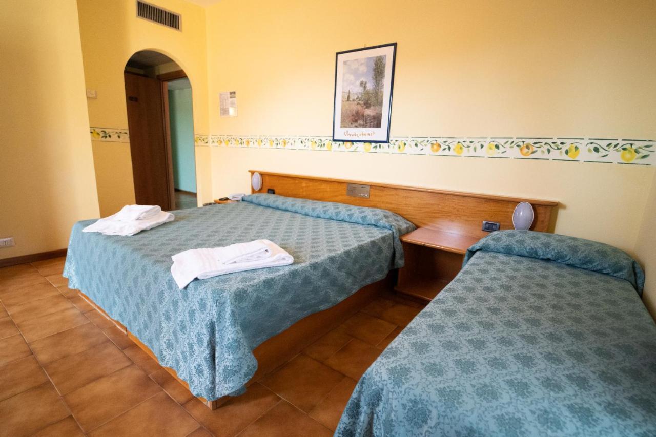 Hotel San Pietro Letojanni Esterno foto
