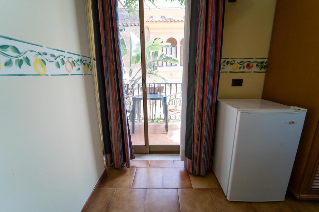 Hotel San Pietro Letojanni Esterno foto