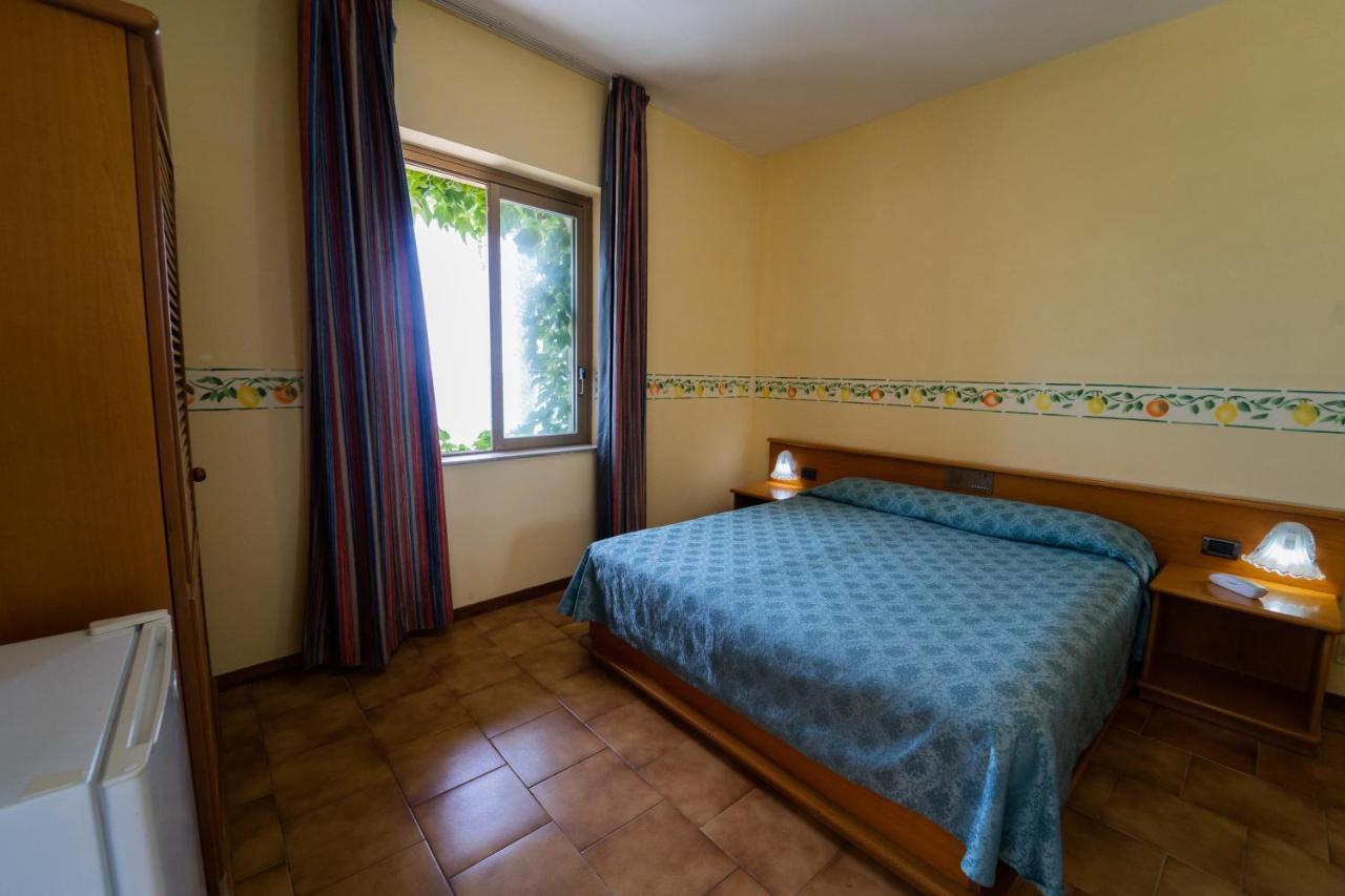 Hotel San Pietro Letojanni Esterno foto