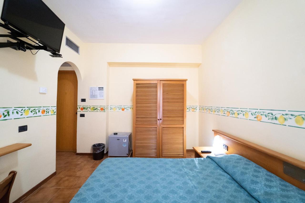 Hotel San Pietro Letojanni Esterno foto