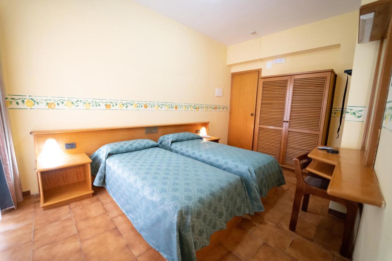 Hotel San Pietro Letojanni Esterno foto