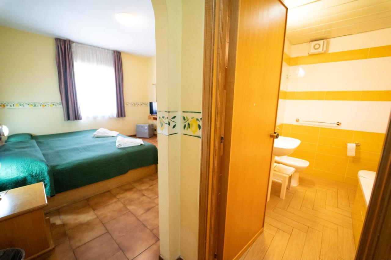Hotel San Pietro Letojanni Esterno foto