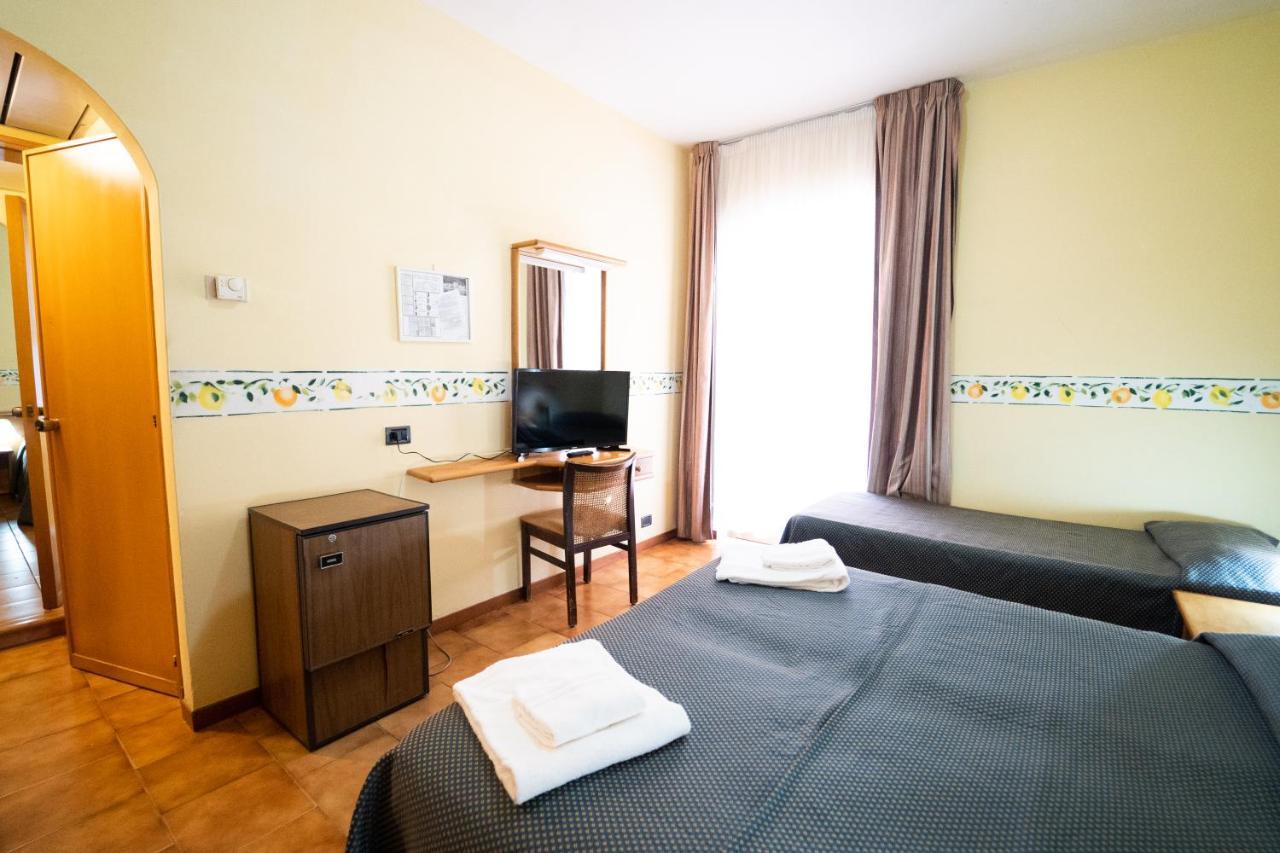Hotel San Pietro Letojanni Esterno foto