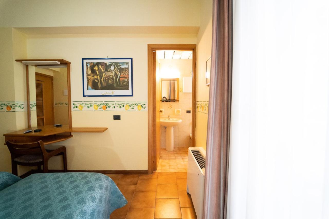 Hotel San Pietro Letojanni Esterno foto