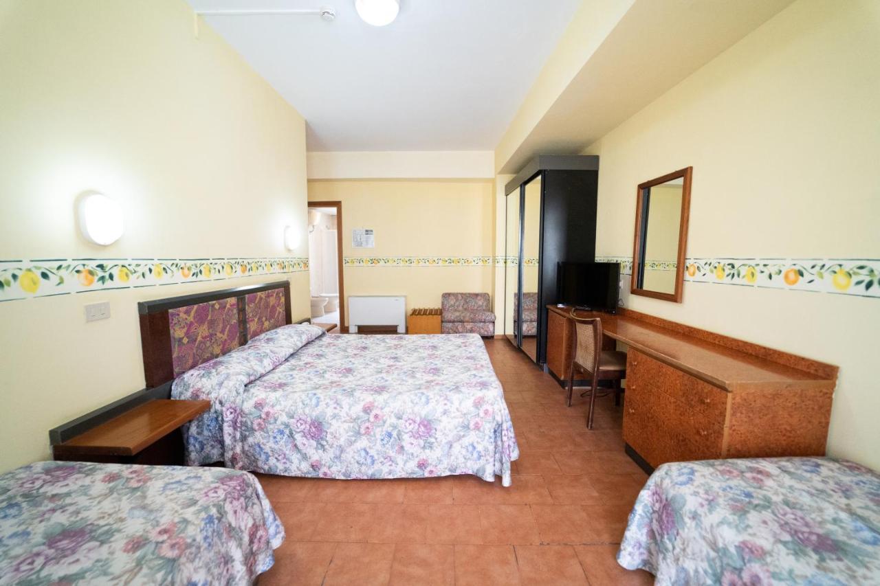 Hotel San Pietro Letojanni Esterno foto