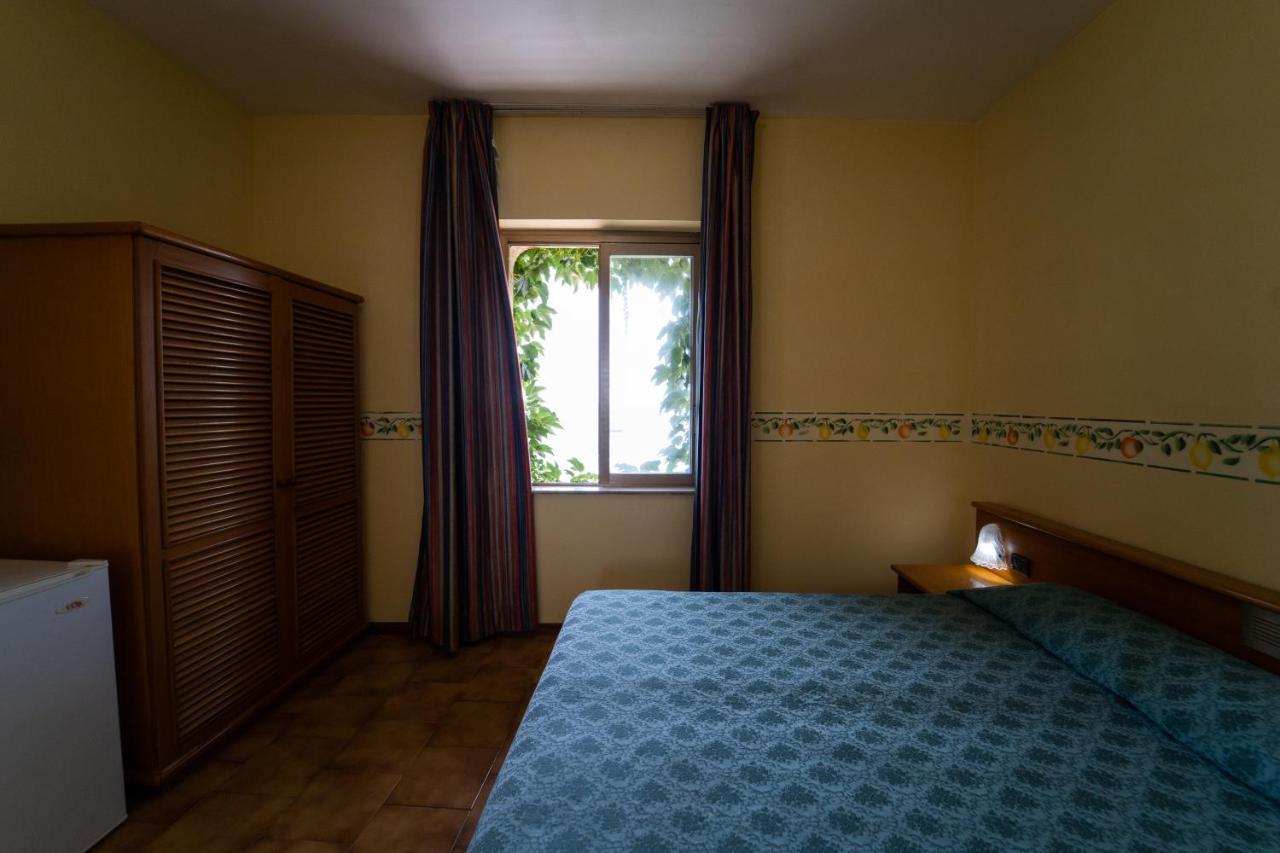 Hotel San Pietro Letojanni Esterno foto