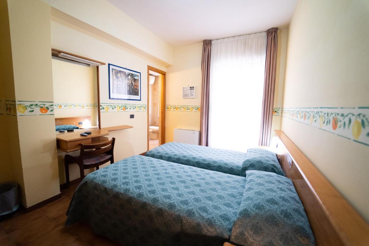 Hotel San Pietro Letojanni Esterno foto
