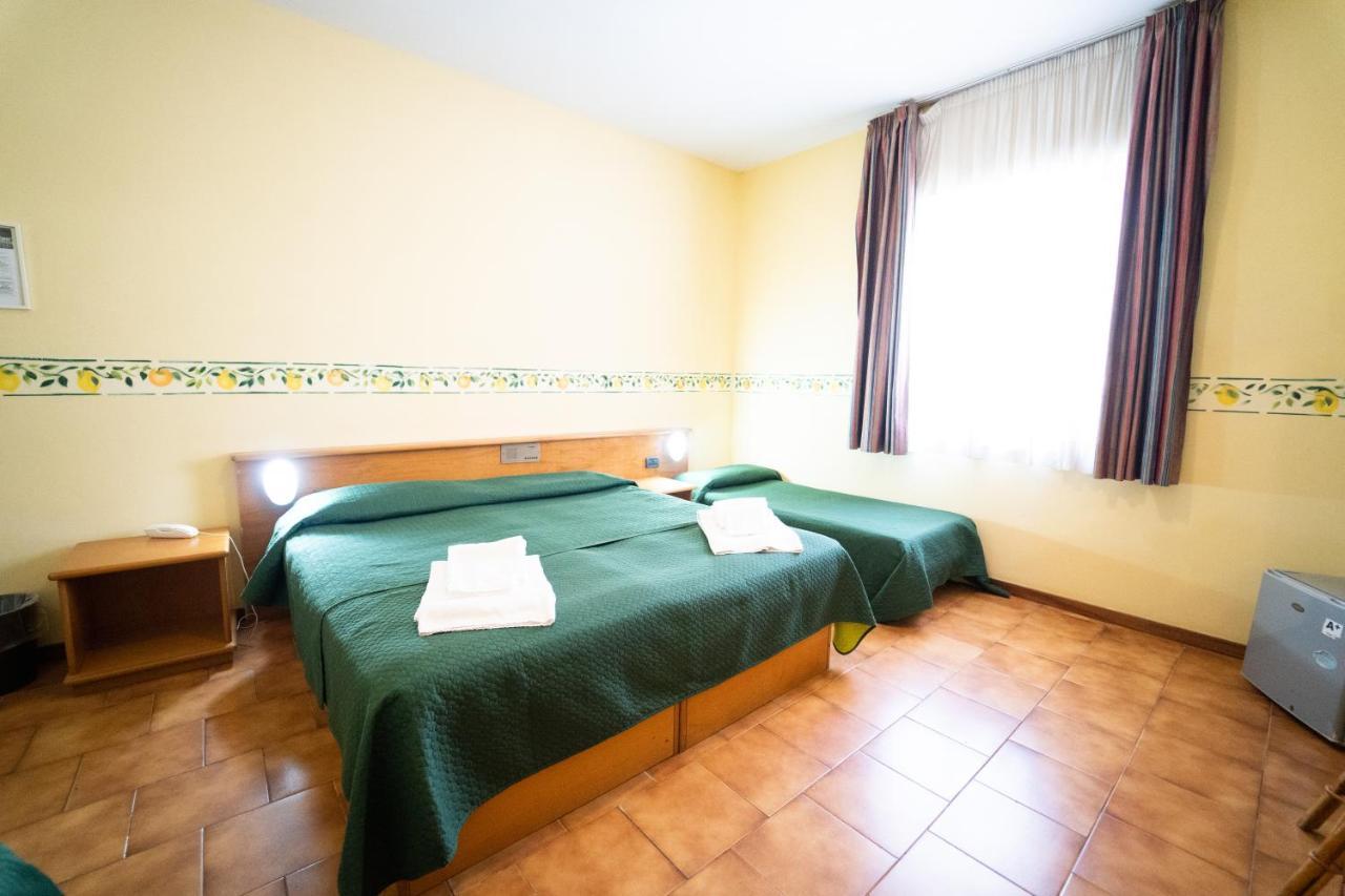 Hotel San Pietro Letojanni Esterno foto
