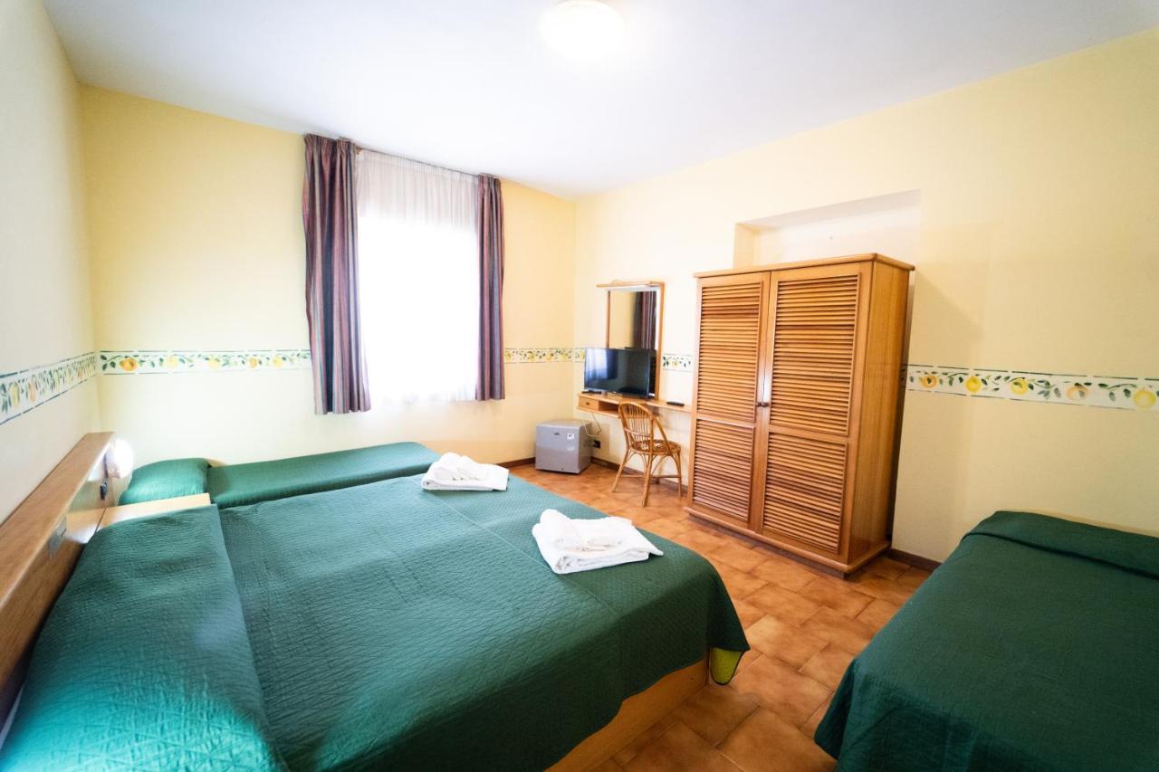Hotel San Pietro Letojanni Esterno foto