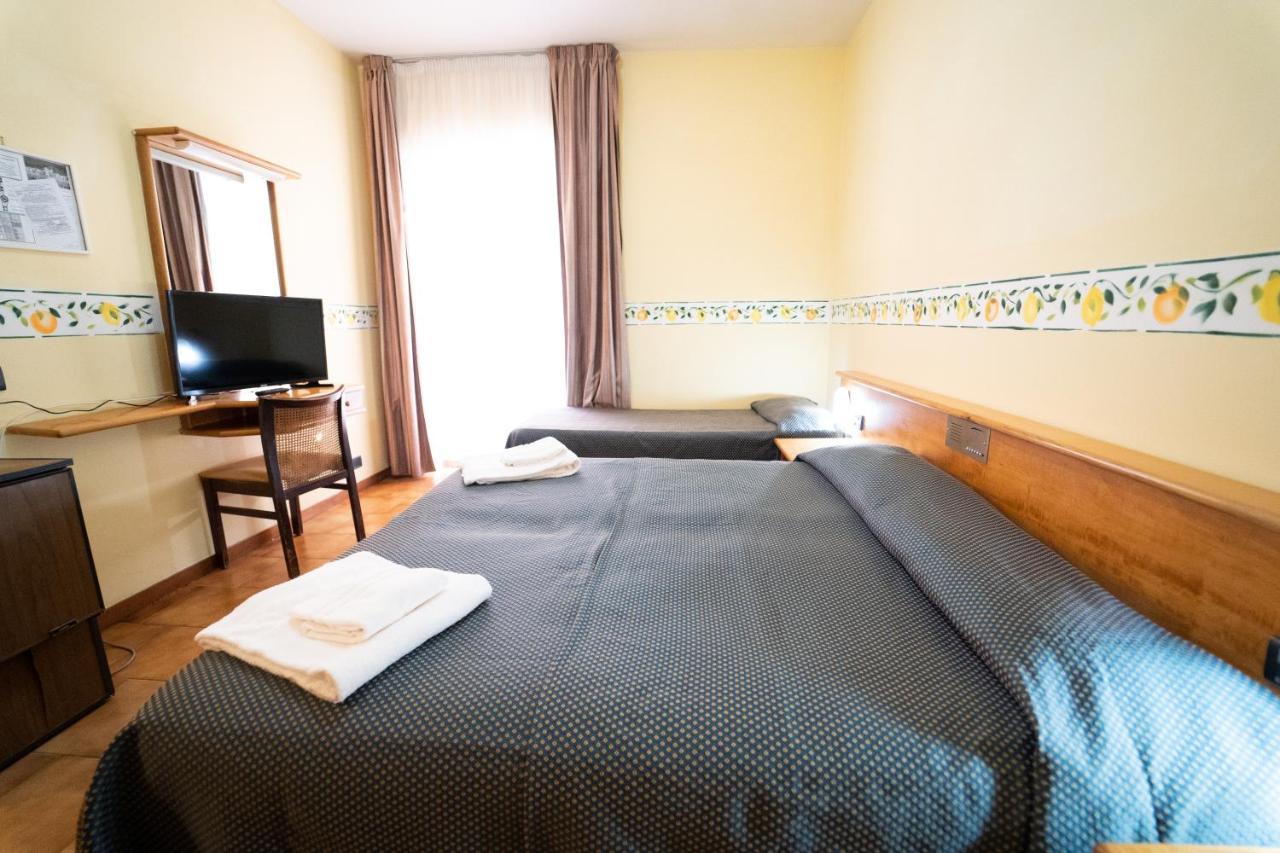 Hotel San Pietro Letojanni Esterno foto