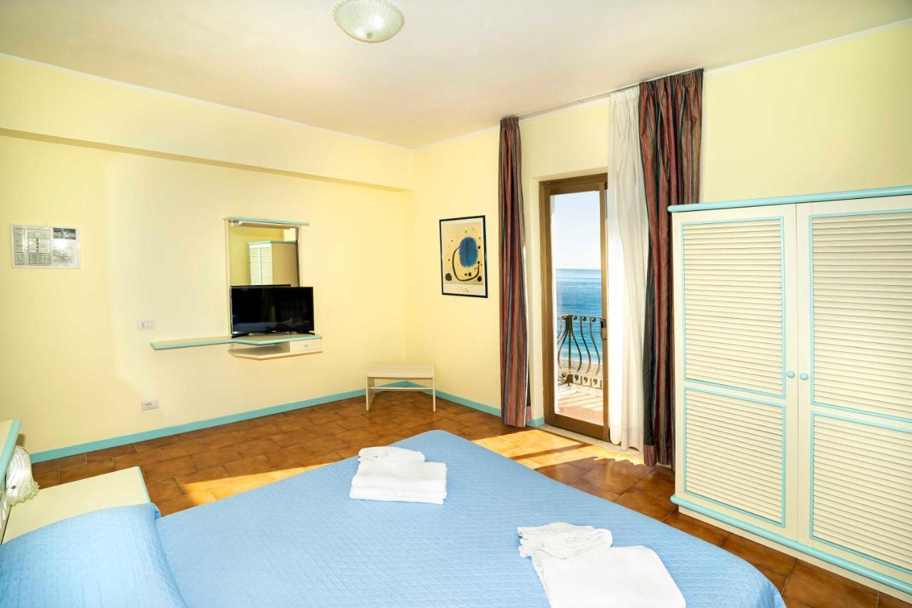 Hotel San Pietro Letojanni Esterno foto