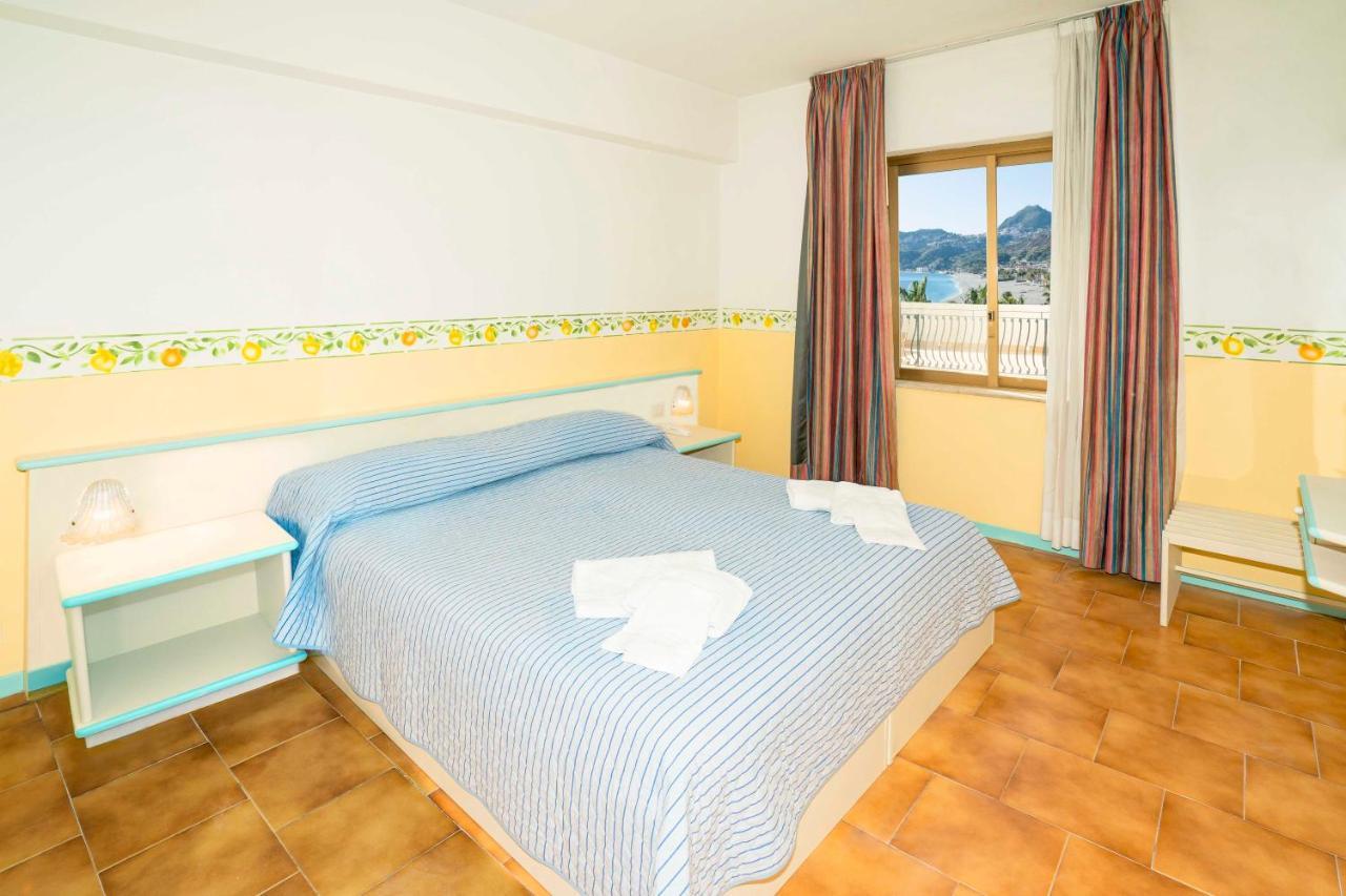 Hotel San Pietro Letojanni Esterno foto