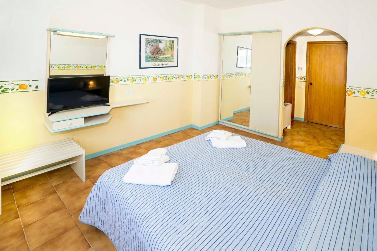 Hotel San Pietro Letojanni Esterno foto