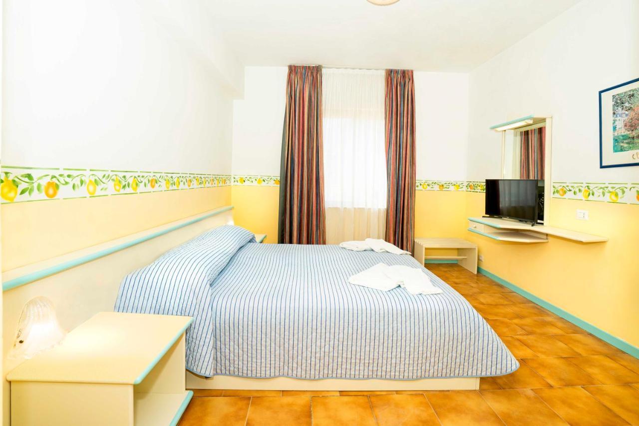 Hotel San Pietro Letojanni Esterno foto