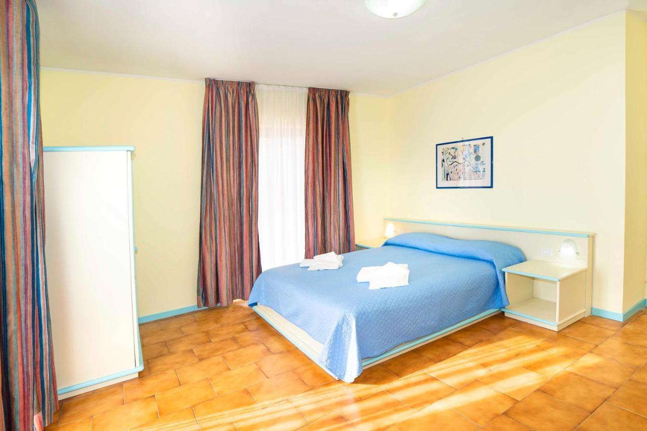Hotel San Pietro Letojanni Esterno foto