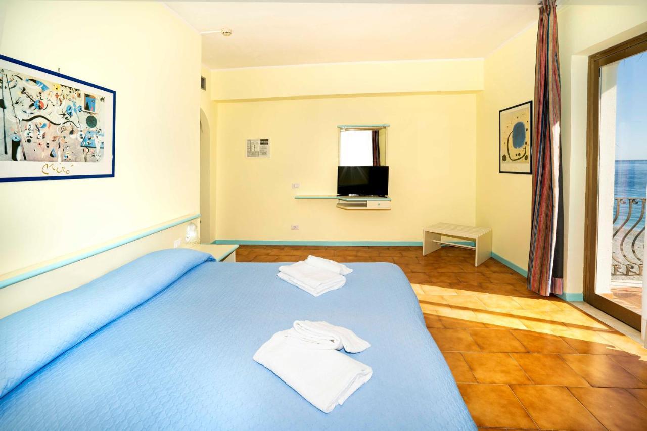 Hotel San Pietro Letojanni Esterno foto
