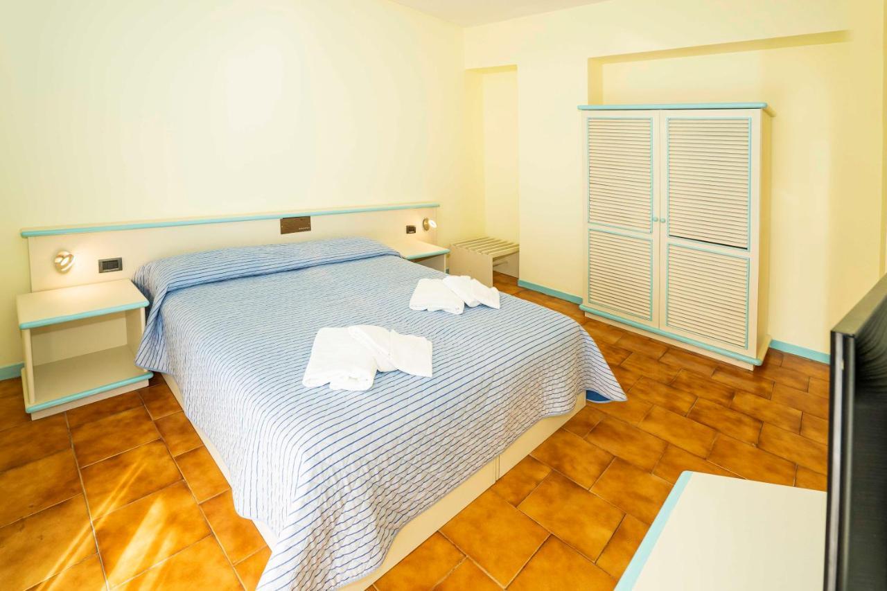 Hotel San Pietro Letojanni Esterno foto